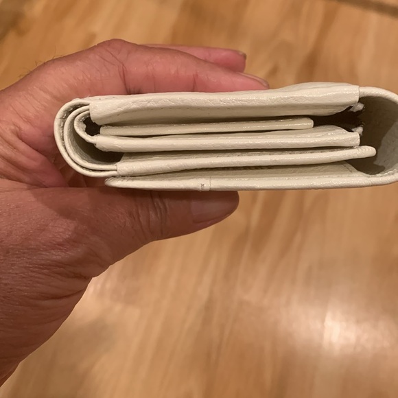 BURBERRY WOMEN’S LEATHER TRI-FOLD WALLET - Picture 12 of 12